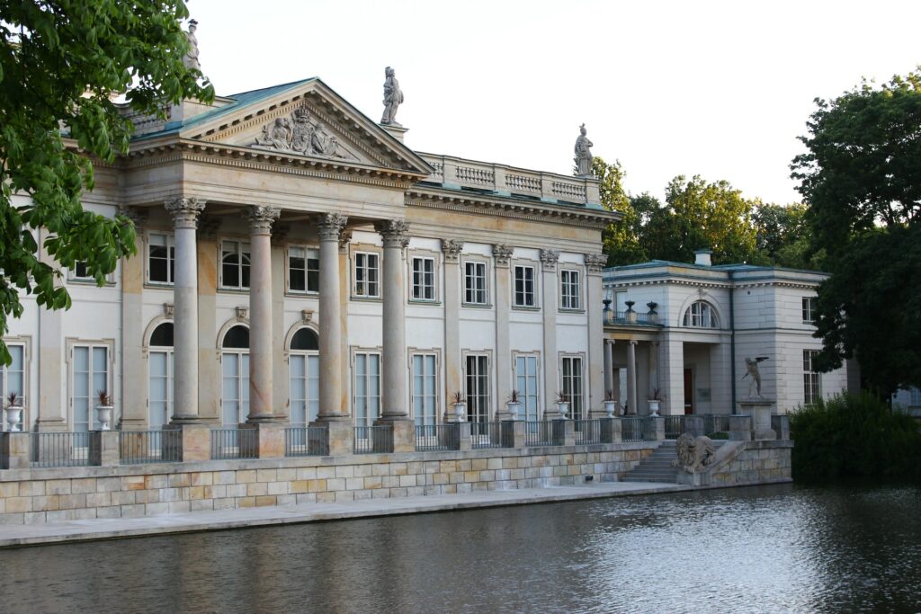 Pałac na Wodzie – nietypowa rezydencja z XVII w. w Warszawie